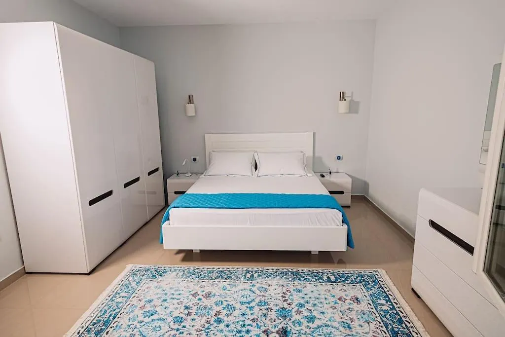פאלאסה Vila&Apartments Kadare בית הארחה